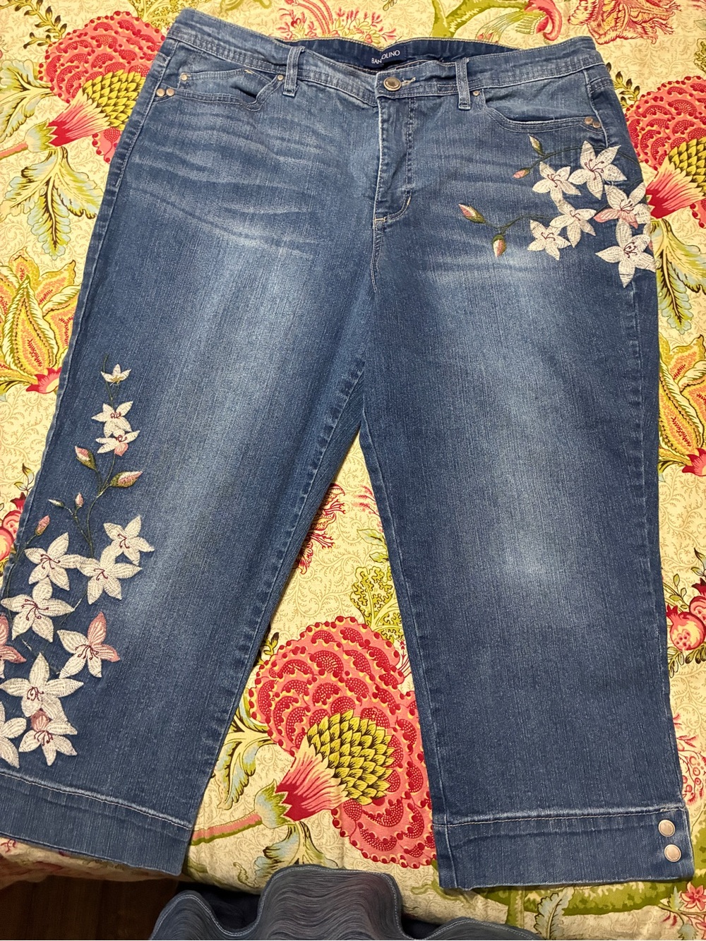 Bandolino Blue Cropped Jeans with Floral Embroidery